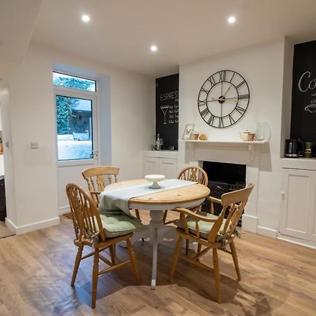 Stylish And Modern Town Centre End-Of Terrace Home Newton Abbot Zewnętrze zdjęcie