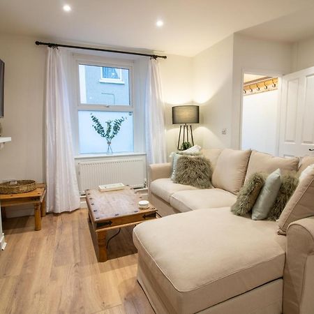 Stylish And Modern Town Centre End-Of Terrace Home Newton Abbot Zewnętrze zdjęcie