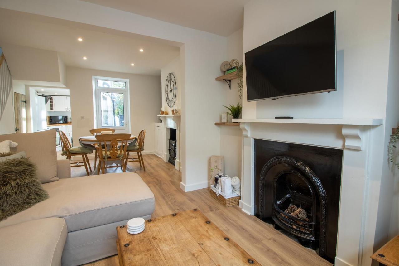 Stylish And Modern Town Centre End-Of Terrace Home Newton Abbot Zewnętrze zdjęcie