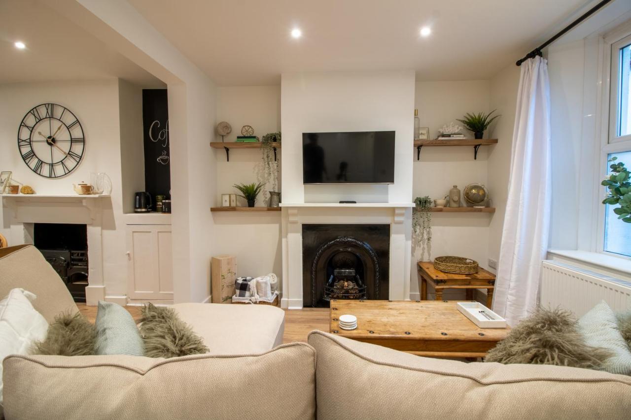 Stylish And Modern Town Centre End-Of Terrace Home Newton Abbot Zewnętrze zdjęcie