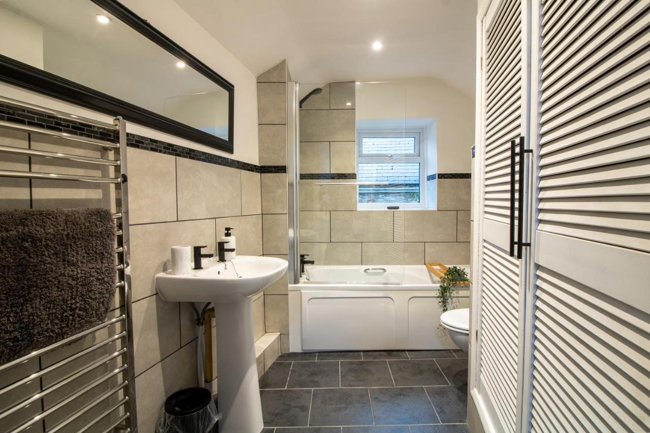 Stylish And Modern Town Centre End-Of Terrace Home Newton Abbot Zewnętrze zdjęcie