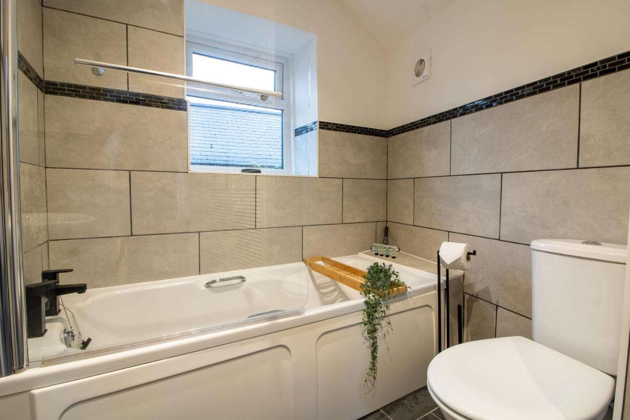 Stylish And Modern Town Centre End-Of Terrace Home Newton Abbot Zewnętrze zdjęcie